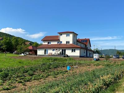 Apartman Fenestra s terasom i pogledom na Gacku