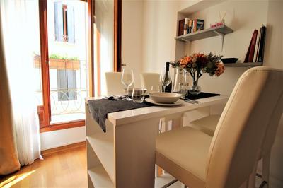 Charming canal view San Marco apartment