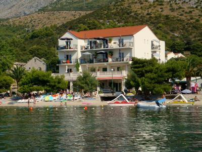 Apartments on the beach-Drvenik