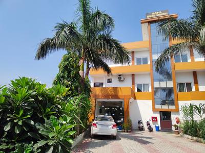 Hotel Guru Surbhi