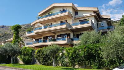 Luxury Beachfront Apartment Taormina Pool and Parking