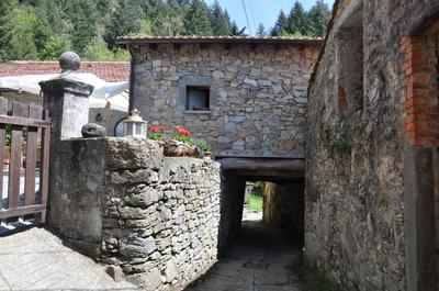 Borgo di Quarazzana holiday house with pool for groups Tuscany