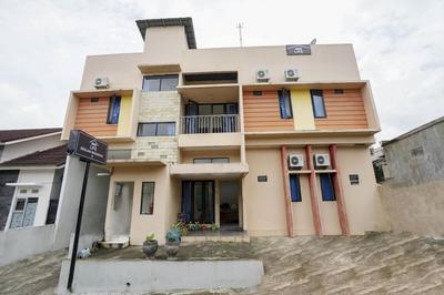 OYO Life 2874 Berlian Residence