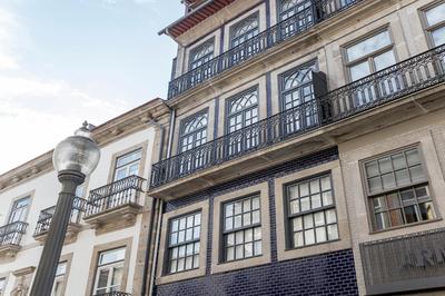 Bright 3BR Flat w/ AC in City Center by LovelyStay