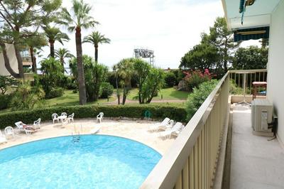 Sea side 2 bedroom with heated pool 322