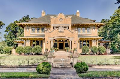 Oak Hall Mansion and Boutique Hotel
