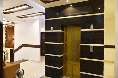 Hotel Hollywood Heights near Railway station