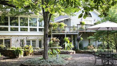 Dickson Street Bed & Breakfast