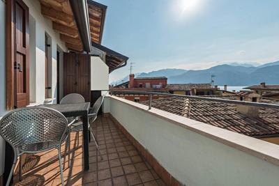 la terrazza del borgo con parcheggio