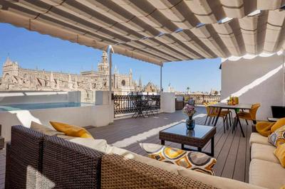 ISG Apartments Modern atticpool at the CathedralFree parking