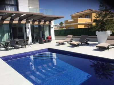 Elegant Villa in Guardamar del Segura with Private Pool