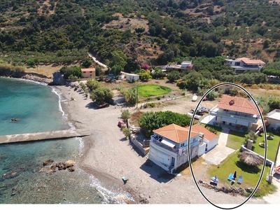 House just on the beach -included 2 canoe and 2 bicycles