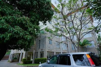 Batians Apartment Hotel