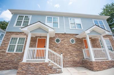 Basic 4 bedrooms with 6 beds 15 min from downtown sleeps 9 for Work crews and Large groups