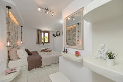 Geolenas Home - Naxian Old Agora