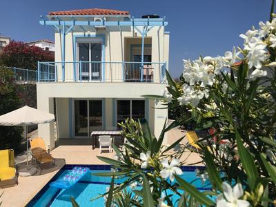 Villa Lawton - Magnificent sea & mountain views!