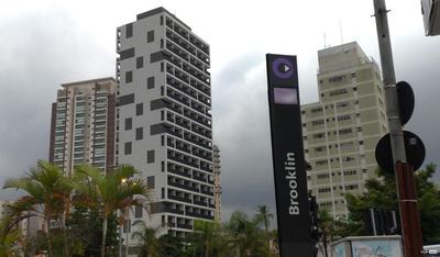 Brooklin Studios I Em frente ao metrô Brooklin