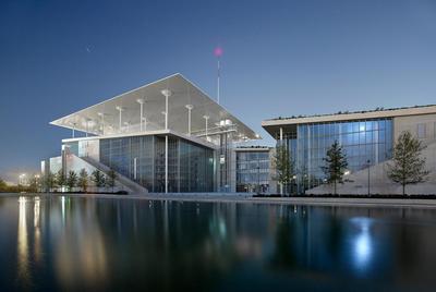 Spacious apartment close to the sea and the city center