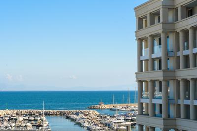 Mareluna Crescent - Luxury Seafront Experience