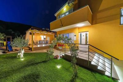 Villa Yellow with Heated Pool