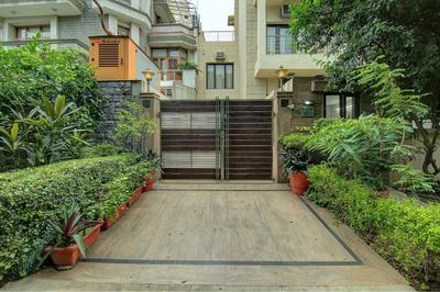 FabHotel Phoenix Hospitality - Nr DLF Cyber Hub & Metro, Gurugram