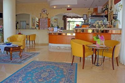 Hotel River fronte mare con piscina