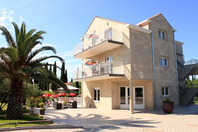 Apartments Grand Pinea