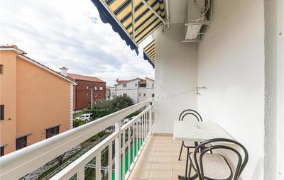 Cozy Apartment In Kastel Stafilic