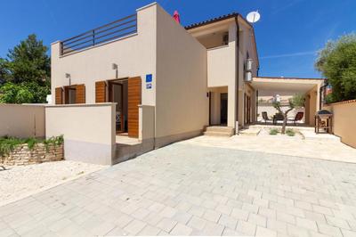 Beautiful villa Cissana with private pool near the beach by WiiBuk