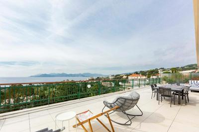 Luxury penthouse breathtaking sea view 200m2 terrace in the Cannes center