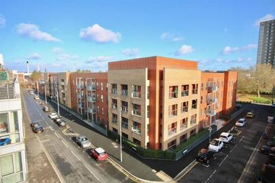 3 Bedrooms double or single beds, 2 PARKING SPACES! WIFI & Smart TV's, Balcony