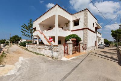 Villetta Posto Rosso by BarbarHouse