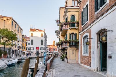 Red House close to @Accademia Bridge