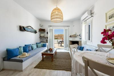 Hara’s Villa in Naousa, Paros