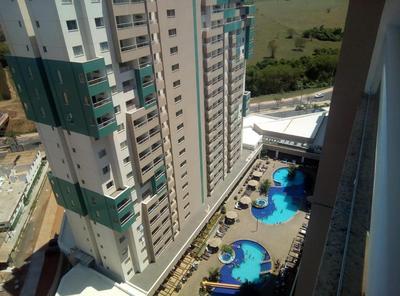 Olimpia Park Resort - Em frente à portaria do Thermas dos Laranjais