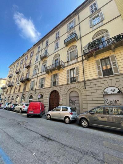 Centralissimo appartamento su due livelli 1 a 10 minuti a piedi dal Museo Egizio