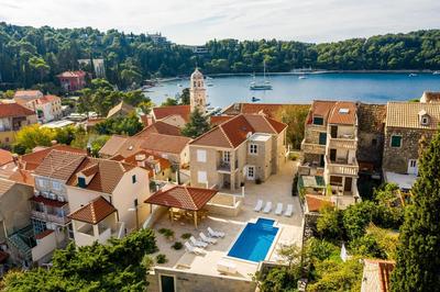 Residence & Pool Villa Schwarz Suites