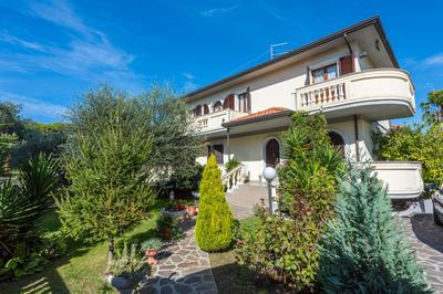 Residenza Tirrenia by Mmega