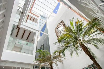 Harinas Central Apartments by Valcambre
