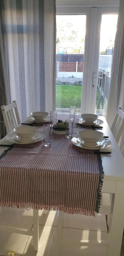 Cosy 3 bedroom residential house, private garden, 30 minutes from Alton Towers, 5 minute walk to Trentham Gardens.