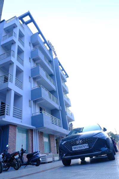 Hotel Girija Sunrise 300 Meter from Baba Dham Temple