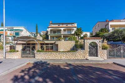 ELLEN Apartments 250m from the beach