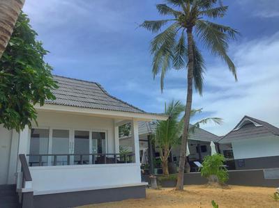 The Cosy Maenam Beach Resort
