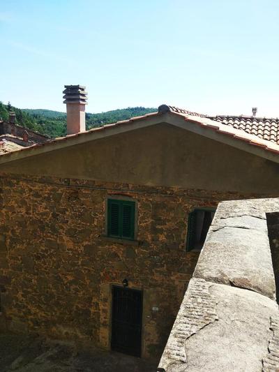 Accogliente casa in pietra in borgo medievale