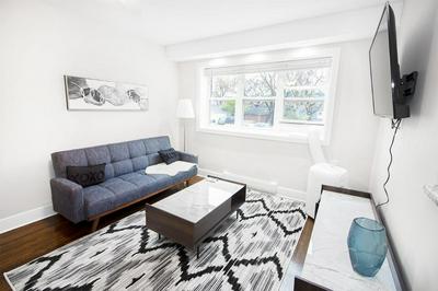 2-bedroom Suite on Corydon Ave, parking included!