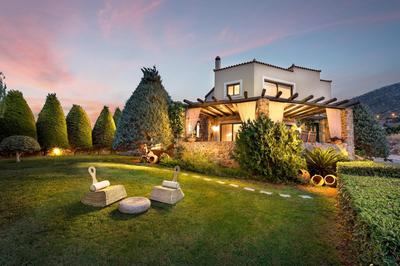 Luxury Villa Golden Crest with private pool