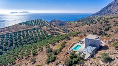 Tranquil sea view villa with private pool, just 2km from the beach!