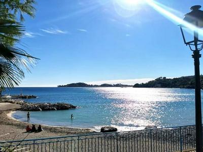 Studette "La Fourmi" proche centre et plage