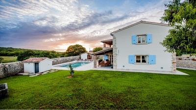 Villa Tomani by Villas Holiday