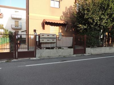 Appa49 vicino Ospedale Borgo Roma, Fiera e Univr